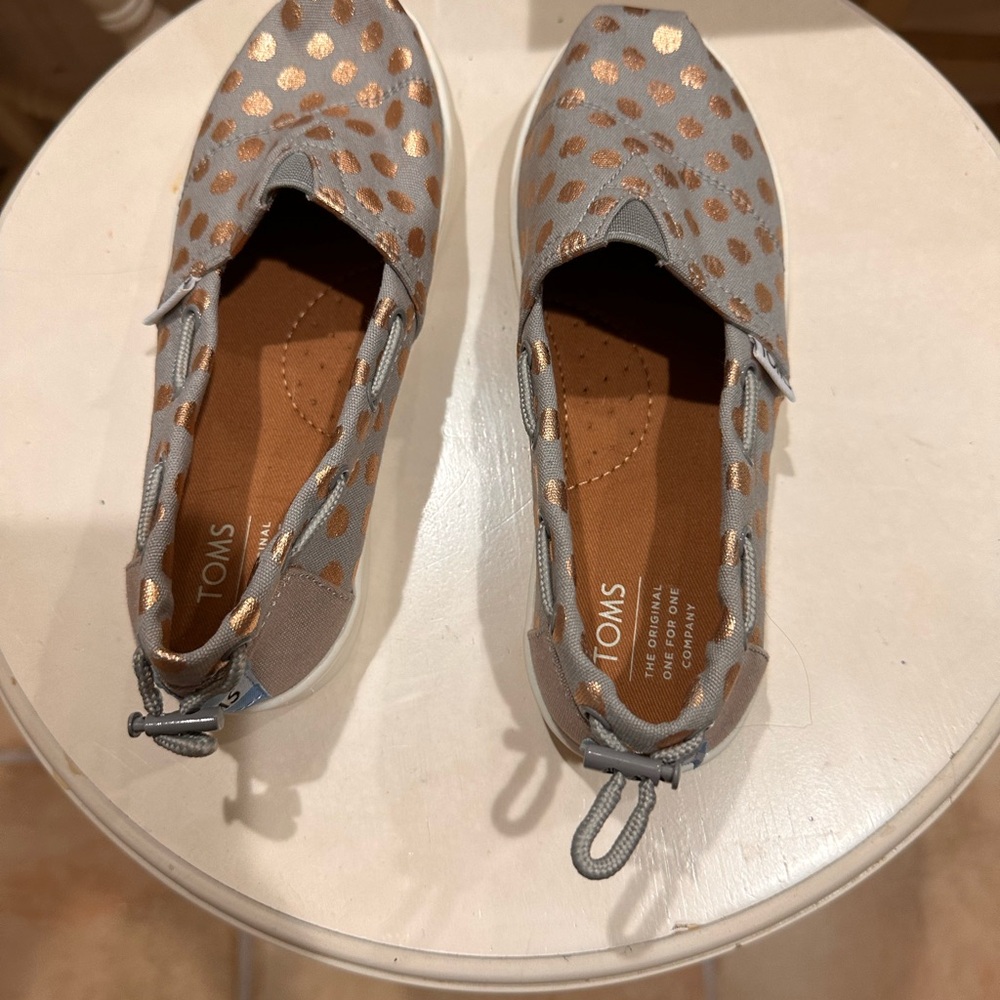 Toms Gray and Gold Flats with Polka Dot Design